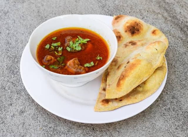 Chicken Qorma With 2 Naan (60 Box)